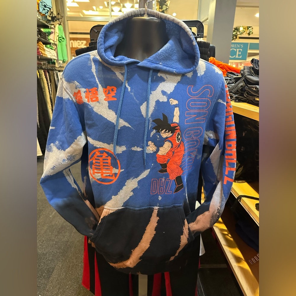 Beautiful street/urban Anime hoodie 😍